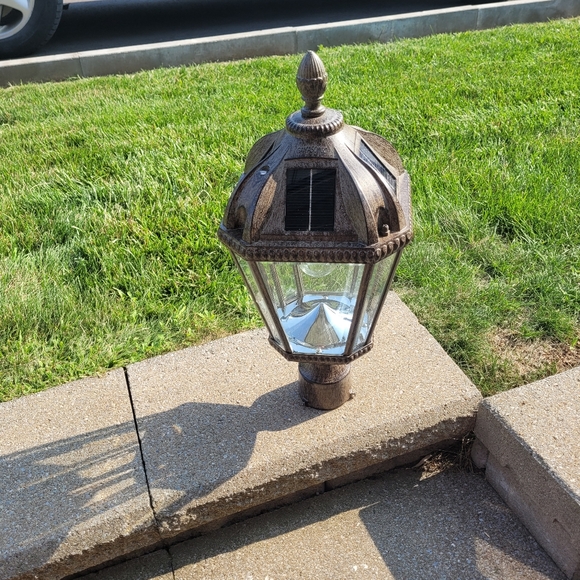 Outdoor solar post light - Picture 4 of 10